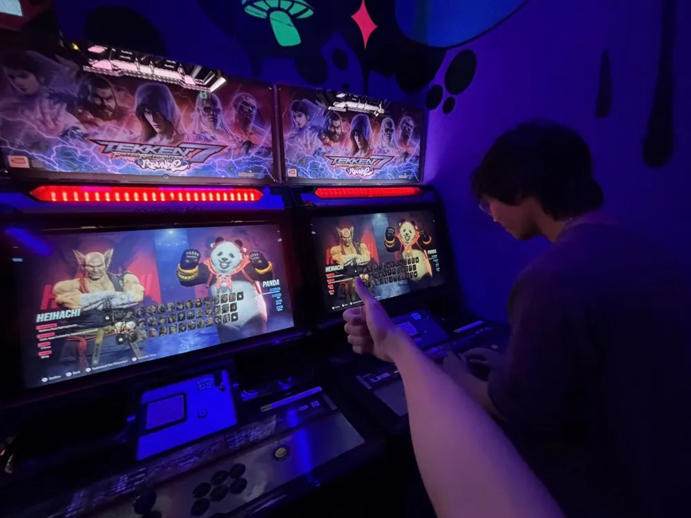 Playing Tekken on arcade cabinets